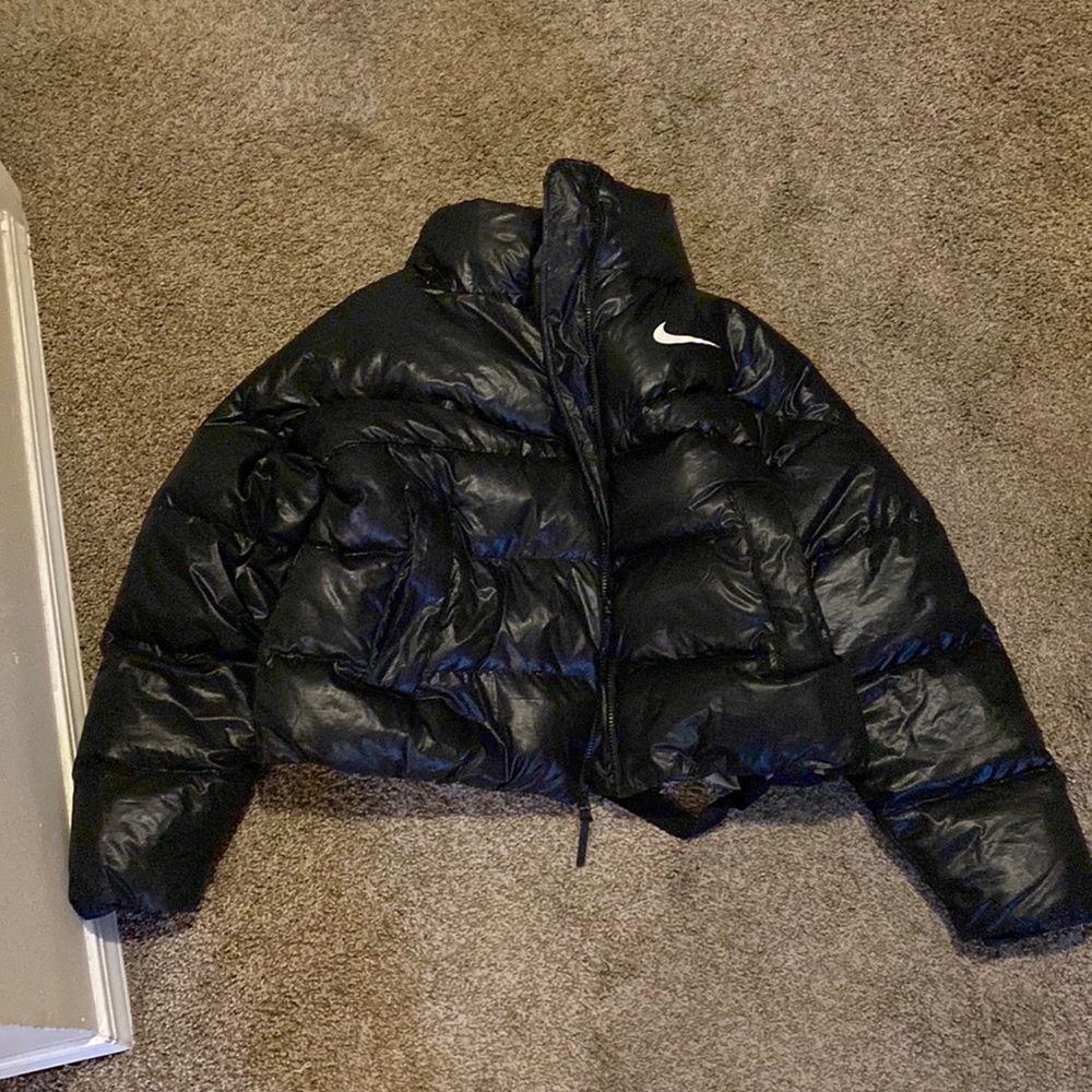 BLACK NIKE PUFFER
